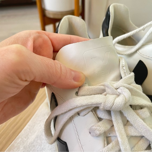 Veja Men's V-10 Rubber Trimmed Leather Lace Up Sneaker, US Size 10 - Picture 4 of 7